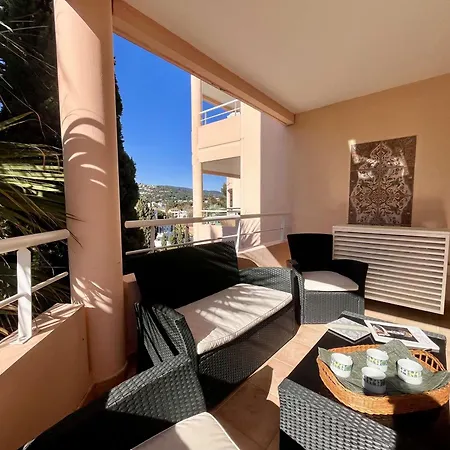 Apartament T3 Avec Terrasse Et Clim A 300m De La